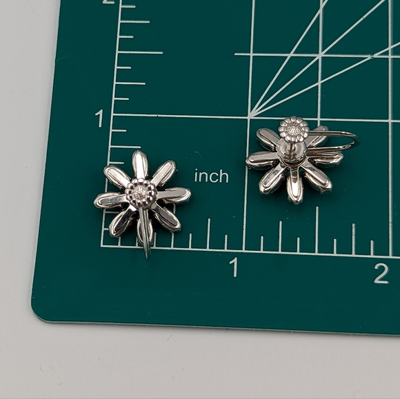 Vintage NWT Krementz Rhinestones Sparkling Skrue Back Clip Earrings - Picture 14 of 14